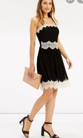 Short lace pleated dress - Picture 2 of 8